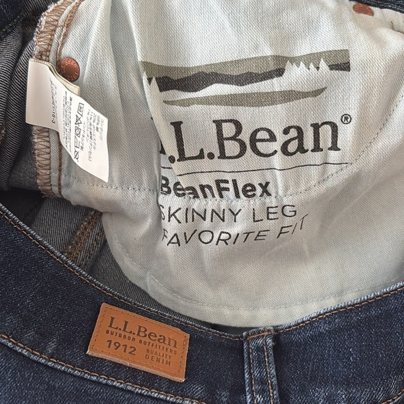 L.L. Bean Skinny Leg Favorite Fit Jeans in Dark Blue Size 8 PETITE -- LIKE NEW!! - Picture 7 of 9